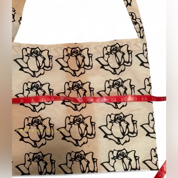 Freda Salvador black rose floral linen tote bag - Picture 3 of 5